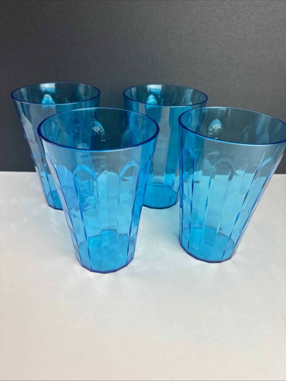 Tupperware Ice Prism Beverage Set Of 4 Four 16oz Tumblers Blue Ice Prisms
